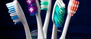 Зубные щетки. О загрязненности в общих ванных комнатах
